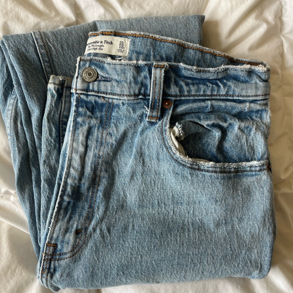 Abercrombie & Fitch Curve Love Light Wash Split Hem Jeans Size 31/12R